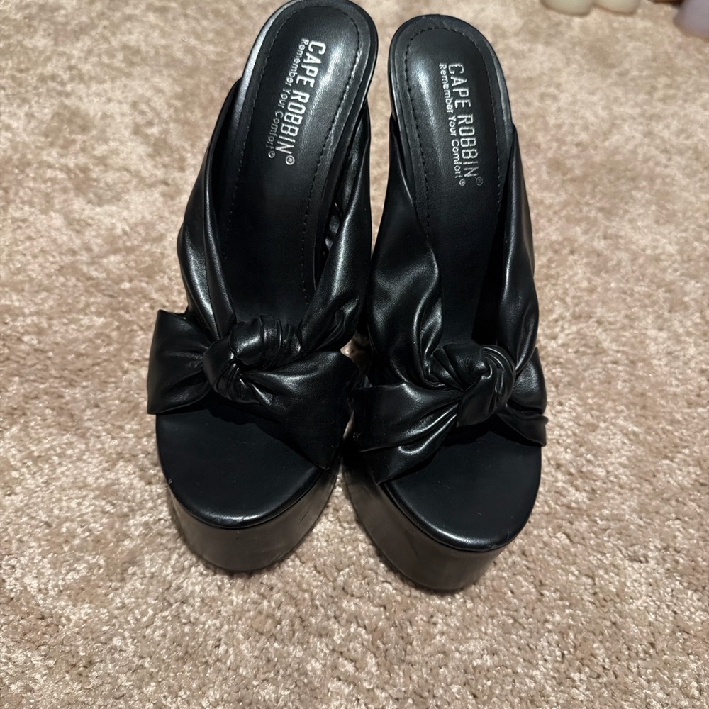 Cape Robbin Black Platform Mule Heels | Sculptural Heel | Size 8
